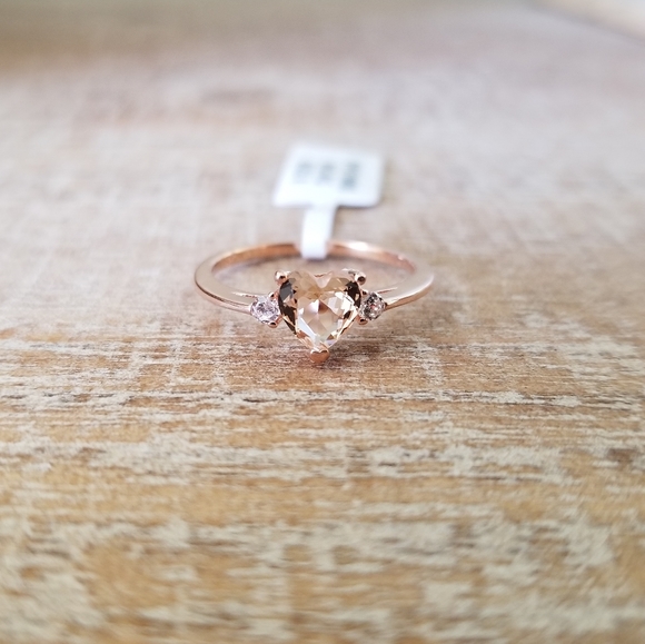 14kt Rose Gold Morganite Sweetheart Ring - Picture 3 of 6